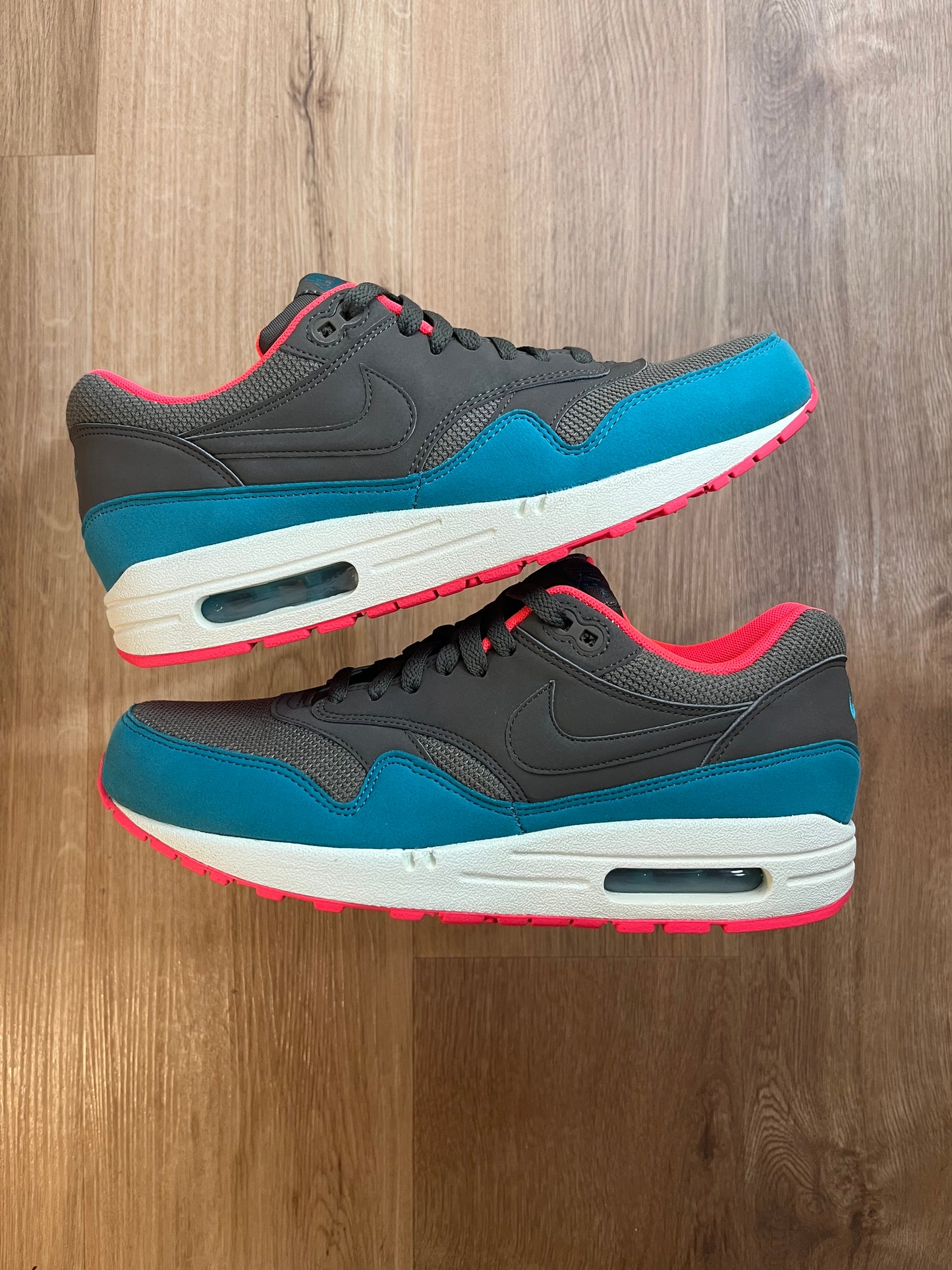Nike Air Max 1 Essential Hyper Punch’