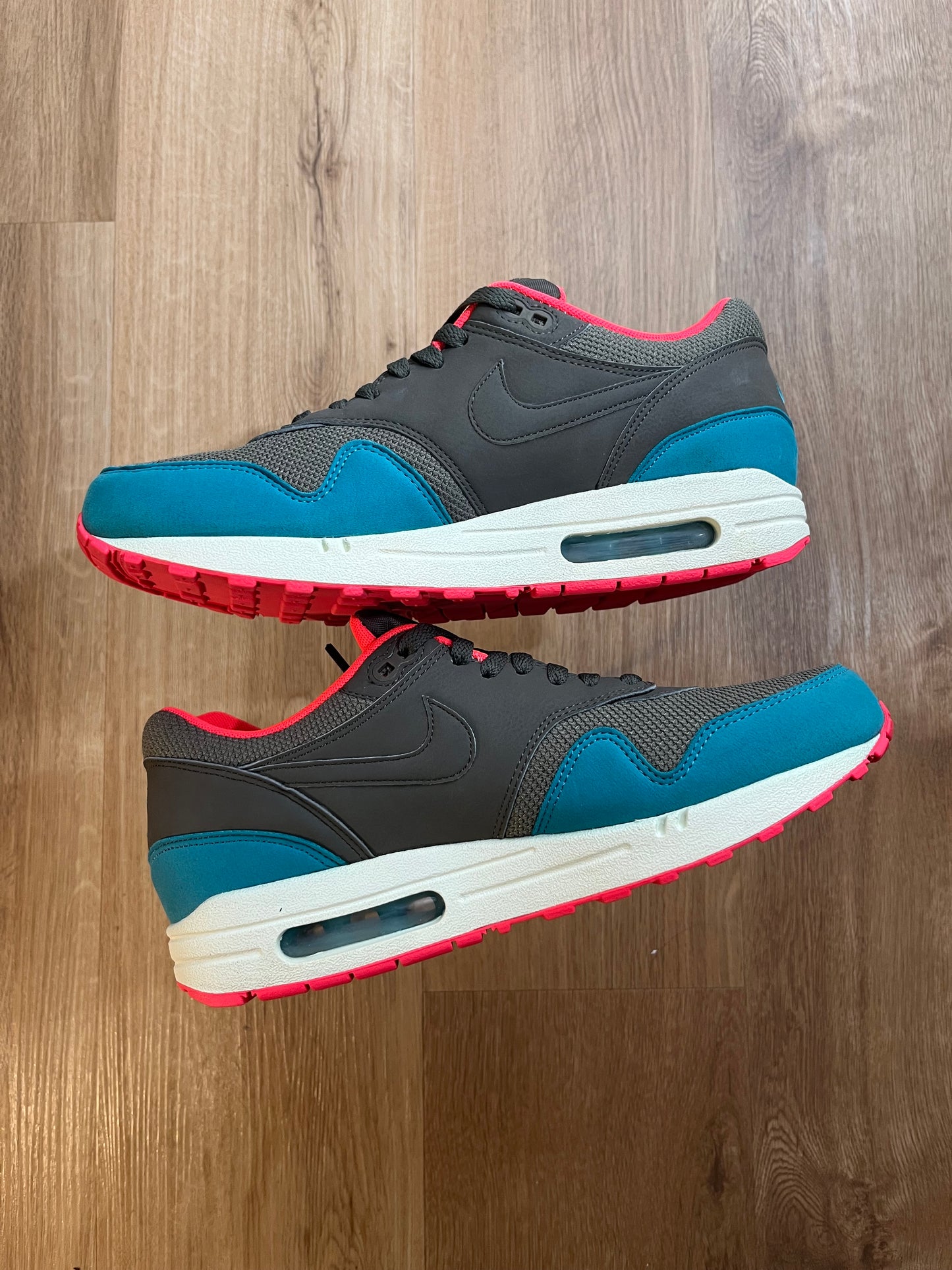 Nike Air Max 1 Essential Hyper Punch’